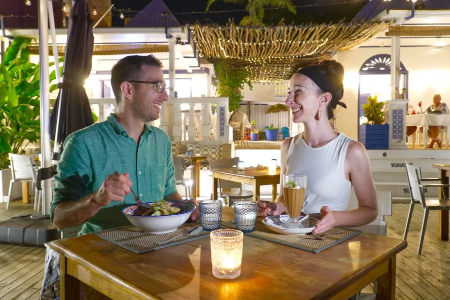 Lalala Restaurant Couple CREDIT VanuatuPocketGuide.com