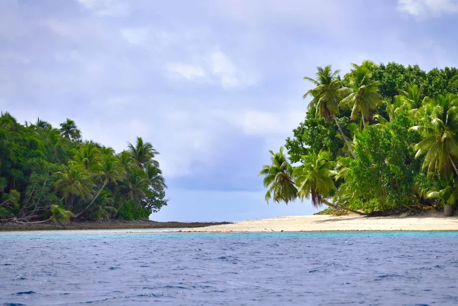 Landscape Weather Islands between Emenamit and Bikendrik (2) SEB CREDIT MarshallIslandsPocketGuide.com