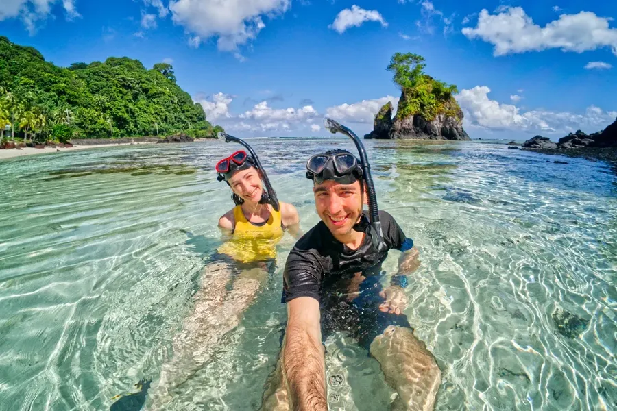 Le Loto Beach Couple Snorkel CREDIT AmericanSamoaPocketGuide.com
