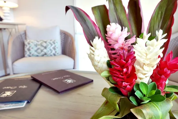 Little Polynesian Romance Luxury CREDIT cookislandspocketguide.com