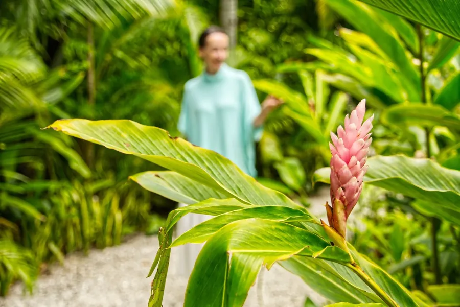 Maire Nui Gardens Laura 2 CREDIT CookIslandsPocketGuide.com