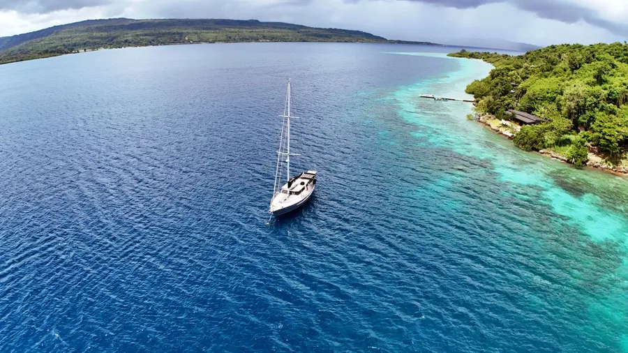 Major Tom Sailing Cruises (1) CREDIT VanuatuPocketGuide.com