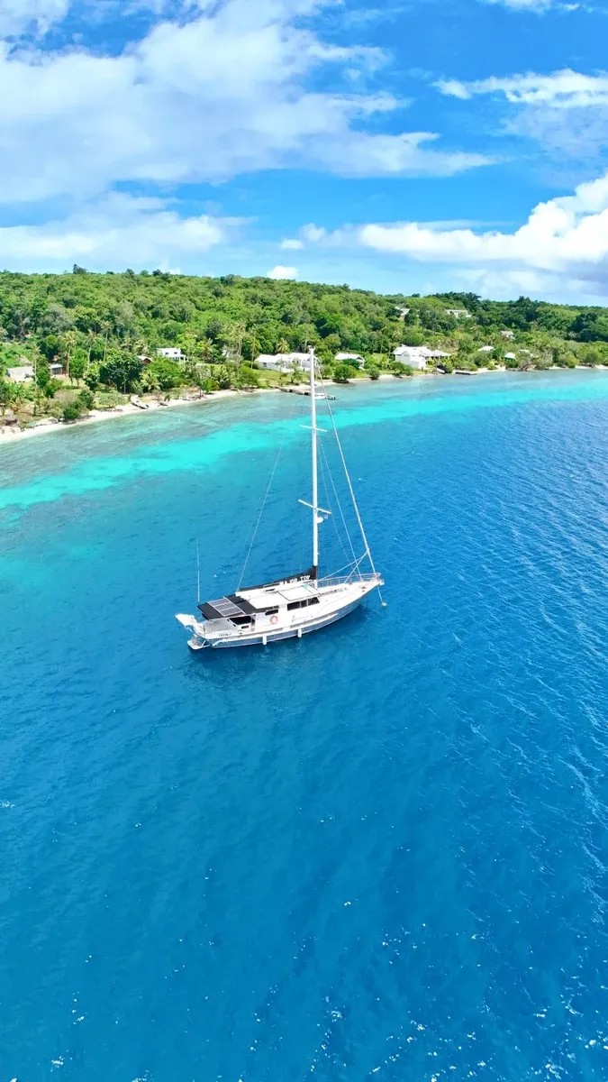 Major Tom Sailing Cruises (2) CREDIT VanuatuPocketGuide.com