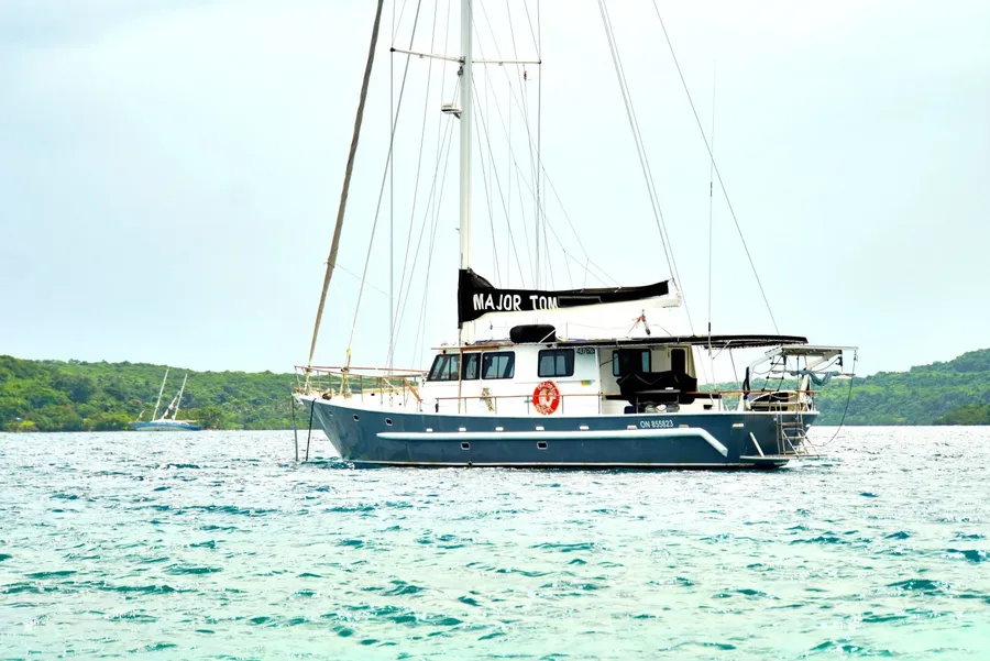 Major Tom Sailing Tours CREDIT VanuatuPocketGuide.com