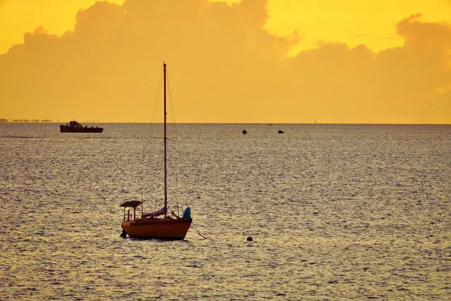Majuro Sunset Weather Sailing Boat (2) S CREDIT MarshallIslandsPocketGuide.com