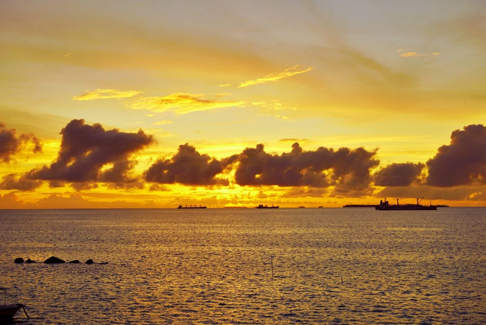 Majuro Sunset Weather Sailing Boat (3) S CREDIT MarshallIslandsPocketGuide.com