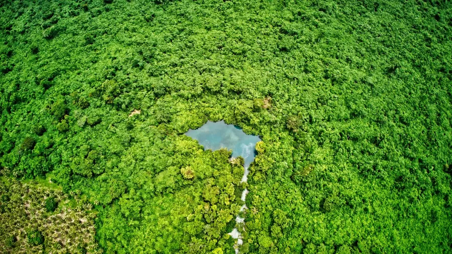 Malo Blue Hole CREDIT VanuatuPocketGuide.com