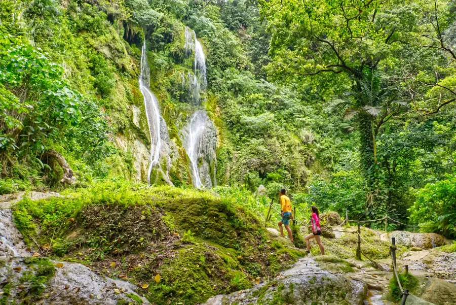 Mele Cascades Couple 1 CREDIT VanuatuPocketGuide.com