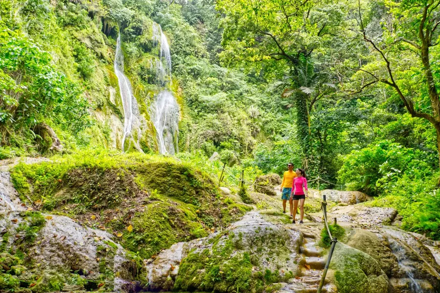 Mele Cascades Couple 2 CREDIT VanuatuPocketGuide.com