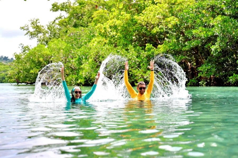 Melon River Beach Santo Couple (3) CREDIT VanuatuPocketGuide.com