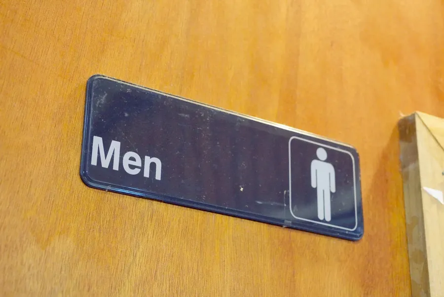 Men Toilets SE CREDIT MarshallIslandsPocketGuide.com
