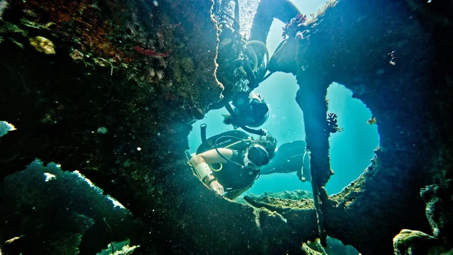 Million Dollar Point Scuba Triton CREDIT VanuatuPocketGuide.com