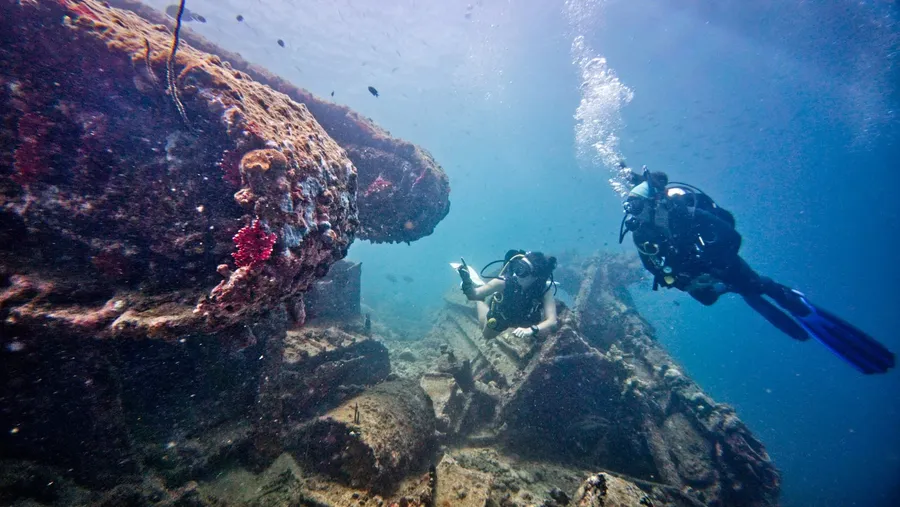 Million Dollar Point Scuba Triton Explorers (2) CREDIT VanuatuPocketGuide.com
