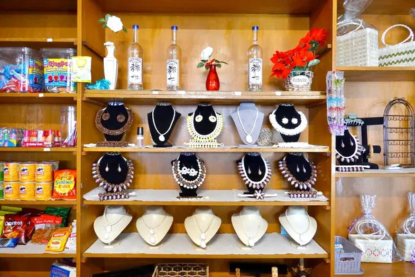 Mio's Gift Shop Handicraft Airport SEB CREDIT MarshallIslandsPocketGuide.com