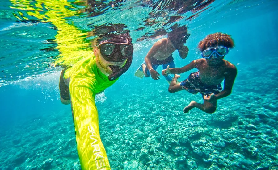 Moso Island Snorkel Local Kids CREDIT VanuatuPocketGuide.com