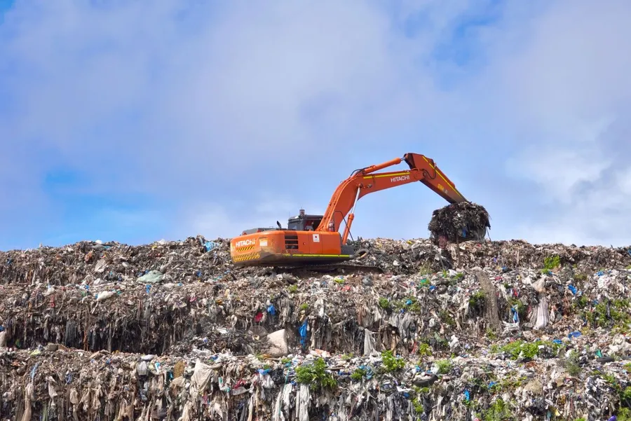 Mt Trashmore Landfill Rubbish (1) SEB CREDIT MarshallIslandsPocketGuide.com