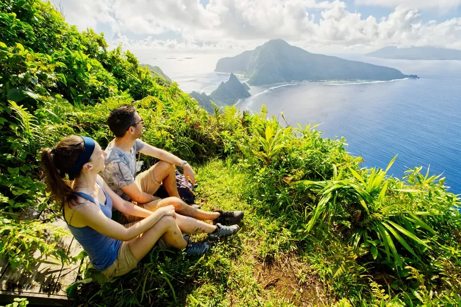 Mt Tumu Summit Ofu Manu'a Couple 1 CREDIT AmericanSamoaPocketGuide.com