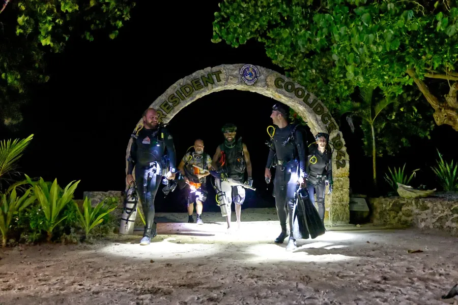 Night Dive Allan Power Scuba Coolidge CREDIT VanuatuPocketGuide.com