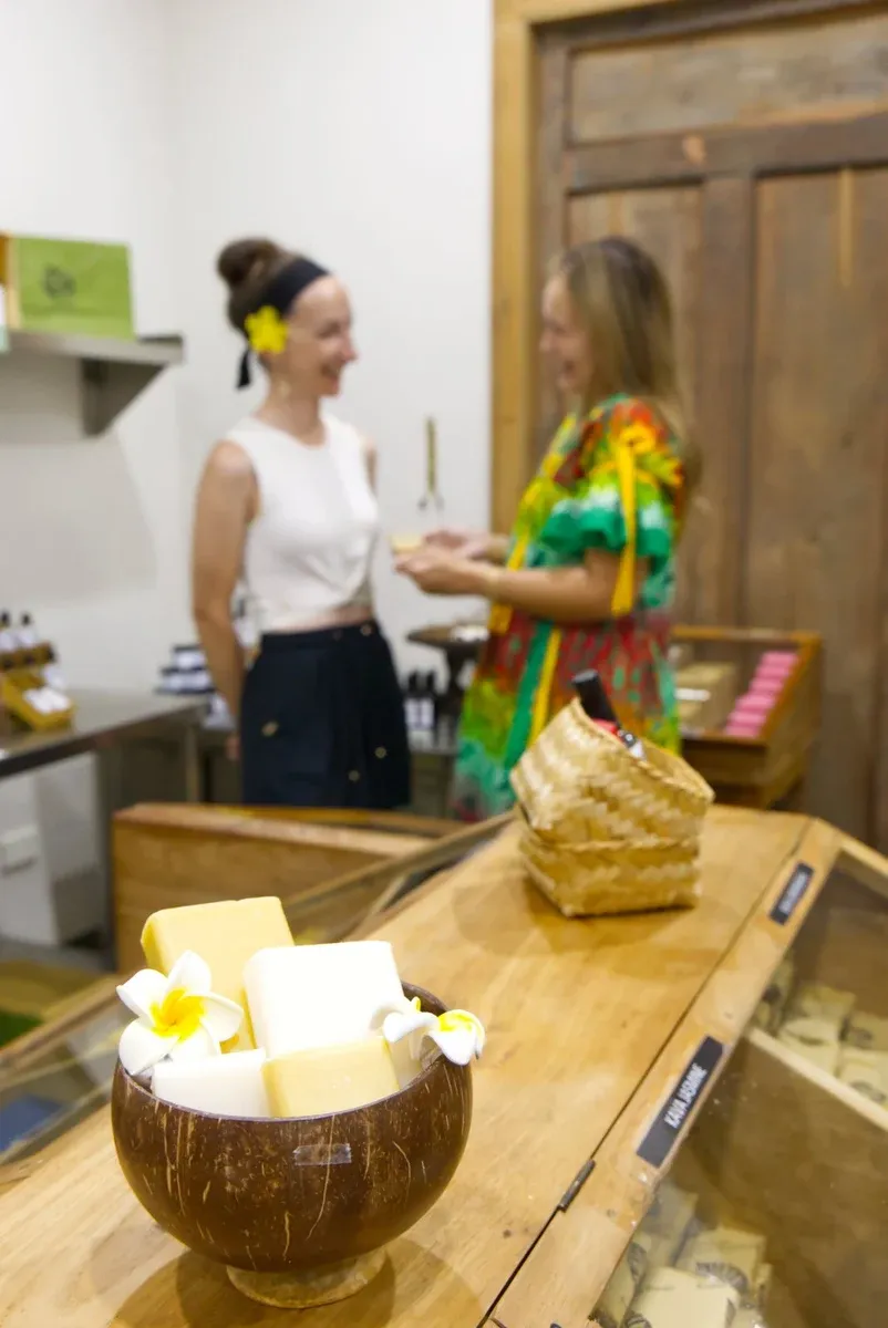 Noanoa Gift Shop Souvenir Soap Oil CREDIT VanuatuPocketGuide.com