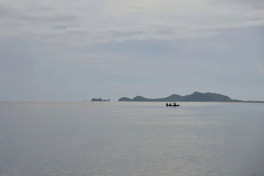 Outrigger Canoe Maskelyne (2) SE CREDIT VanuatuPocketGuide.com