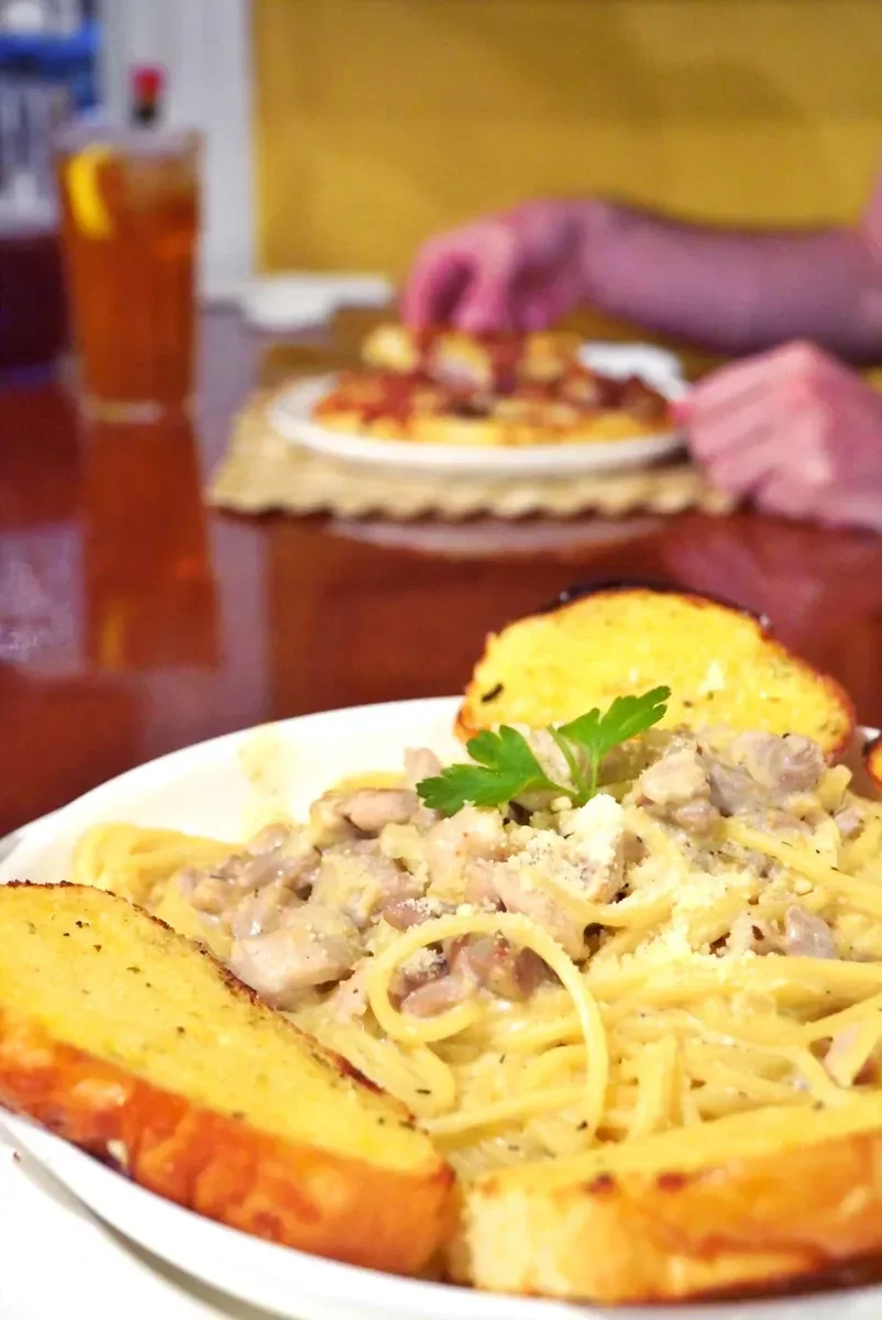 Paradise Pizza Food Pasta CREDIT AmericanSamoaPocketGuide.com