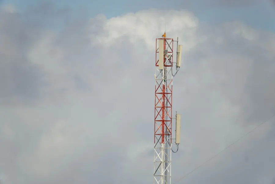 Phone Network Tower CREDIT MarshallIslandsPocketGuide.com