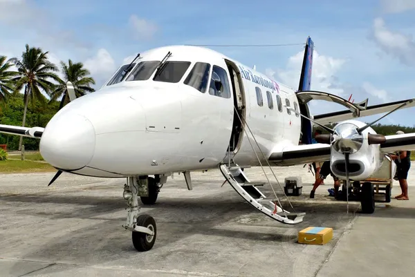 Plane Air Raro Airport CREDIT cookislandspocketguide.com
