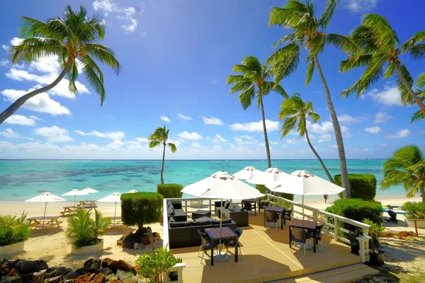 Resort Tava'e Restaurant beachfront CREDIT cookislandspocketguide.com