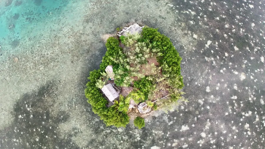 Ringi Te Suh Conservation Island Landscape Clams (2) IC&C CREDIT VanuatuPocketGuide.com