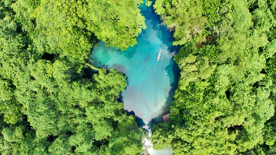 Riri Blue Hole (1) CREDIT VanuatuPocketGuide.com