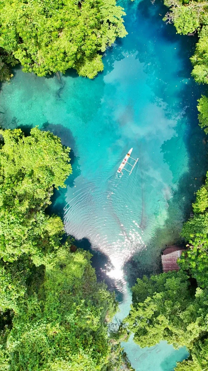 Riri Blue Hole (8) CREDIT VanuatuPocketGuide.com