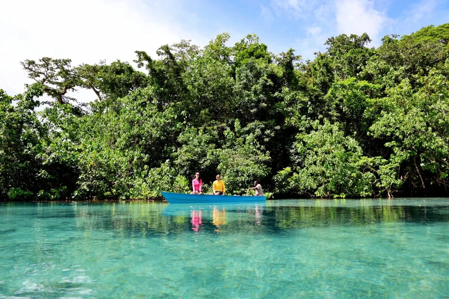 Riri Blue Hole (9) CREDIT VanuatuPocketGuide.com