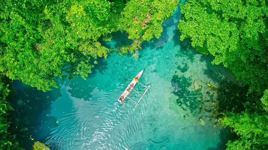 Riri Blue Hole Hero Canoe CREDIT VanuatuPocketGuide.com
