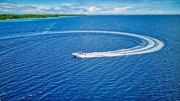 Salty Services Beven Boat Charter Transport (2) CREDIT MarshallIslandsPocketGuide.com
