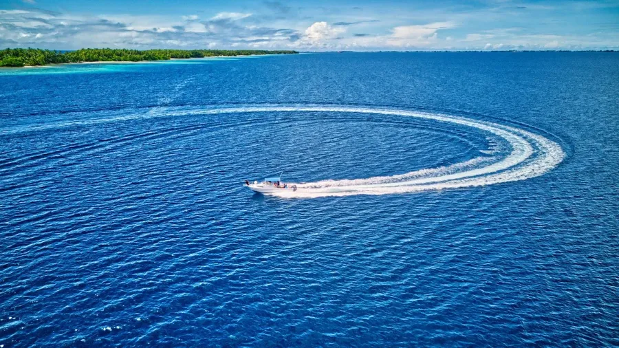 Salty Services Beven Boat Charter Transport (2) CREDIT MarshallIslandsPocketGuide.com