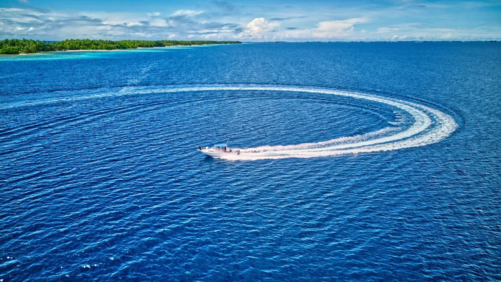 Salty Services Beven Boat Charter Transport (2) CREDIT MarshallIslandsPocketGuide.com