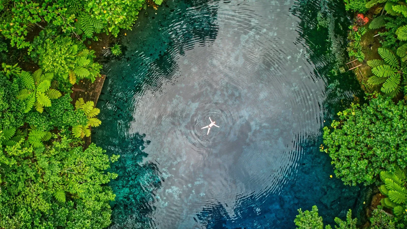 Santo's Jackie's Blue Hole 1 CREDIT VanuatuPocketGuide.com