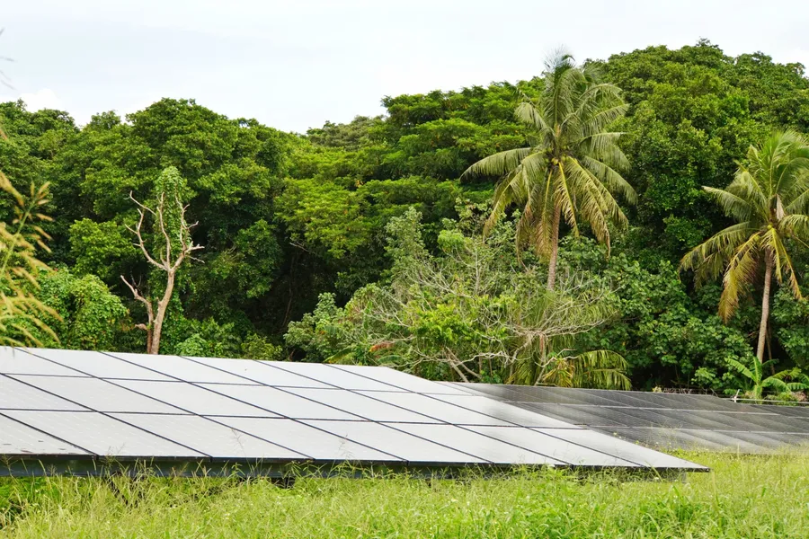 Solar Farm Ta'u CREDIT AmericanSamoaPocketGuide.com