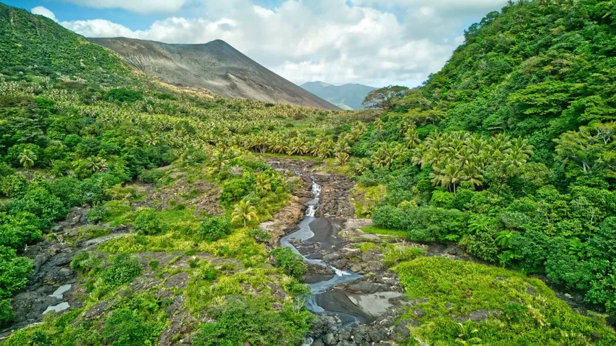 Sulfur Bay Hot Springs Tour Landscape (5) CREDIT VanuatuPocketGuide.com