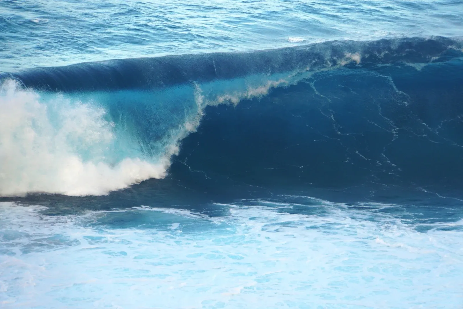 Surf Wave Olosega CREDIT AmericanSamoaPocketGuide.com