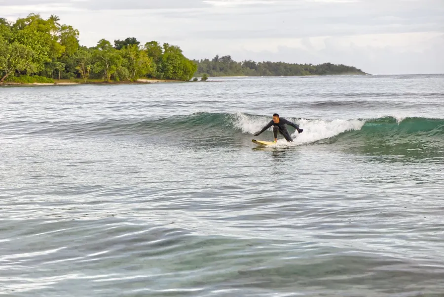 Surfing Progressurf Pango 4 CREDIT VanuatuPocketGuide.com