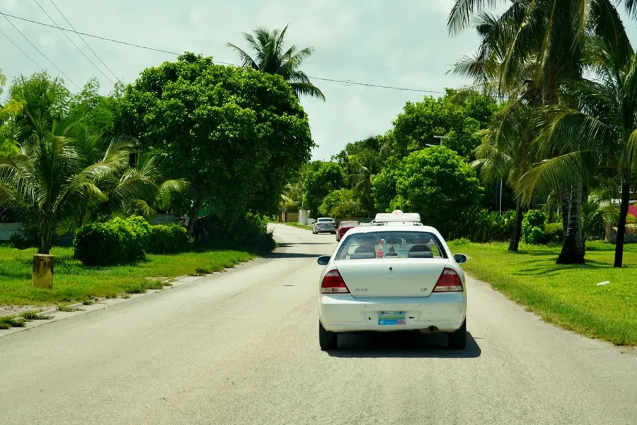Taxi Transport SE CREDIT MarshallIslandsPocketGuide.com