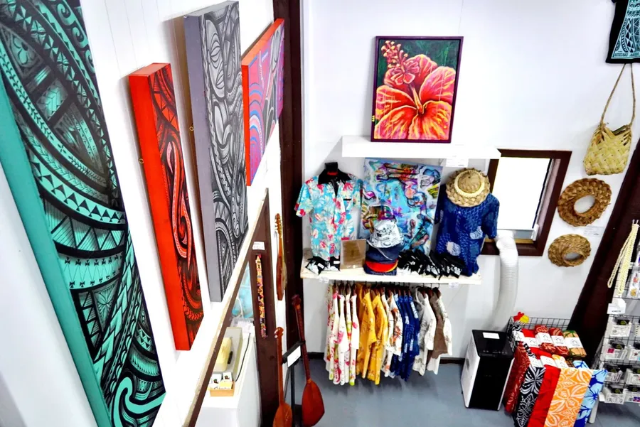 Te Are Tatatau Art Gallery Shop (2) BI CREDIT CookIslandsPocketGuide.com