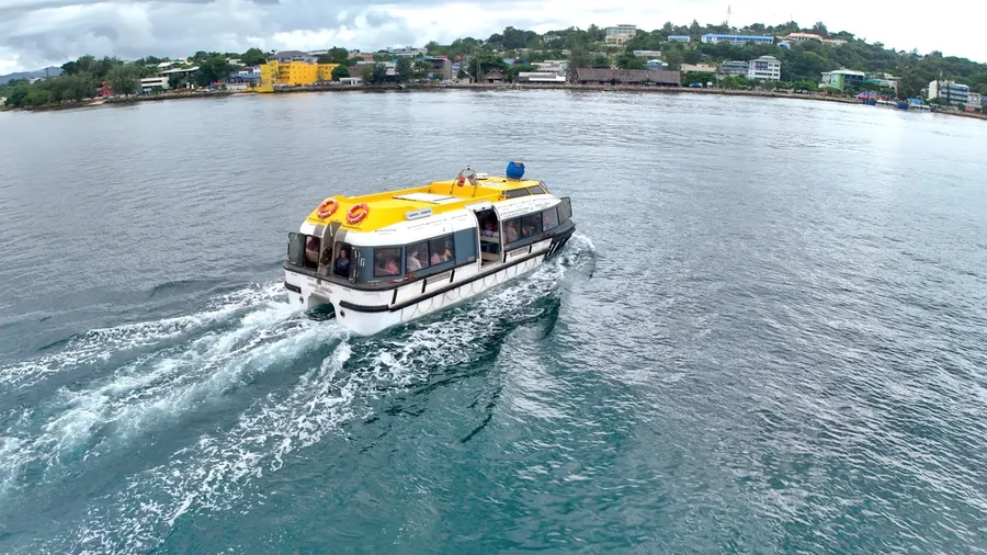 Tender Cruise Ship (2) SEB CREDIT VanuatuPocketGuide.com