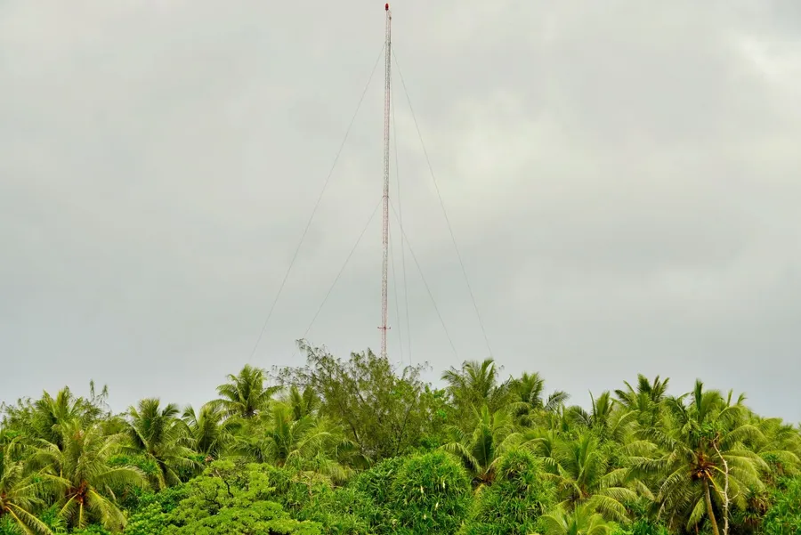 The Spoon Landscape Phone Network Reef Walk Dogs (2) SEB CREDIT MarshallIslandsPocketGuide.com