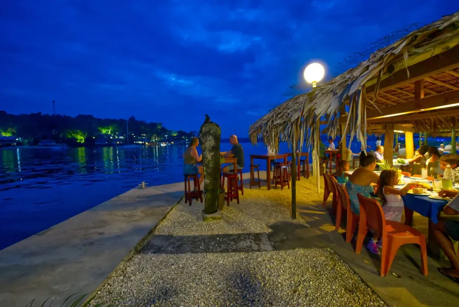 The Waterfront Restaurant 2 CREDIT VanuatuPocketGuide.com