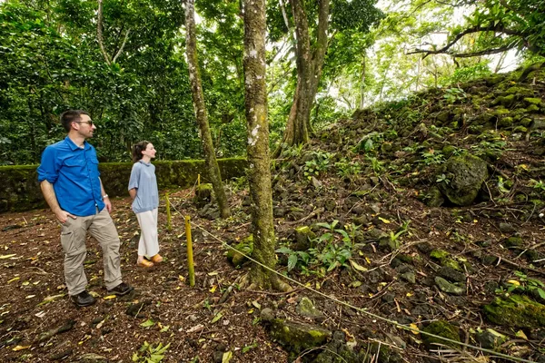 Tia Deu Lupe Couple Historical Star Mound CREDIT AmericanSamoaPocketGuide.com