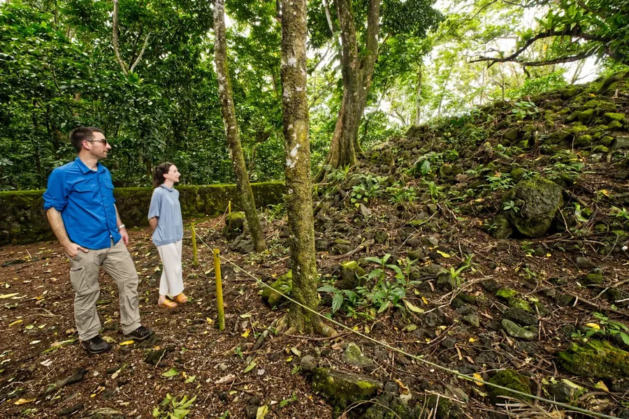 Tia Deu Lupe Couple Historical Star Mound CREDIT AmericanSamoaPocketGuide.com