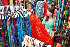 Tiola Shopping Clothes (2) CREDIT AmericanSamoaPocketGuide.com