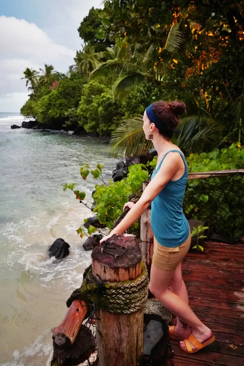 Tisa's Barefoot Bar Eco Fales CREDIT AmericanSamoaPocketGuide.com